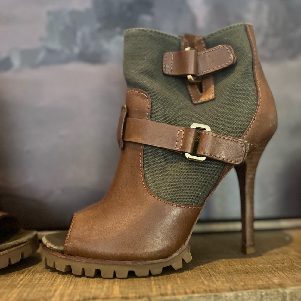 Tory Burch Oren Peep Toe Ankle Booties Boots Leather & Canvas High Heel size 8 - Picture 9 of 9